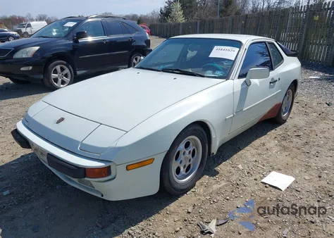 1985 Porsche 944 z USA, uszkodzony, nr VIN WP0AA0949FN455352